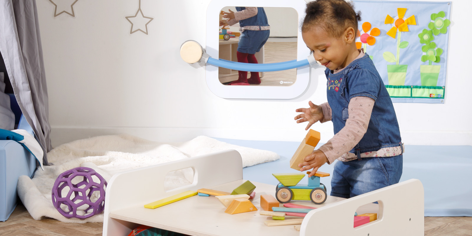 bébé qui joue motricité fine blog wesco