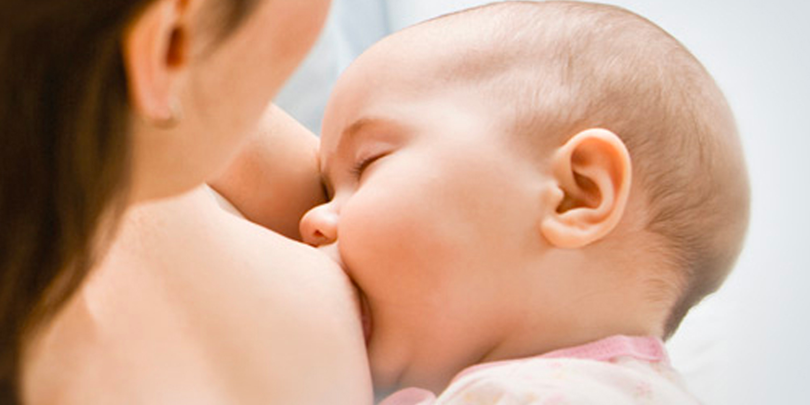 Femme qui allaite son bébé blog Wesco