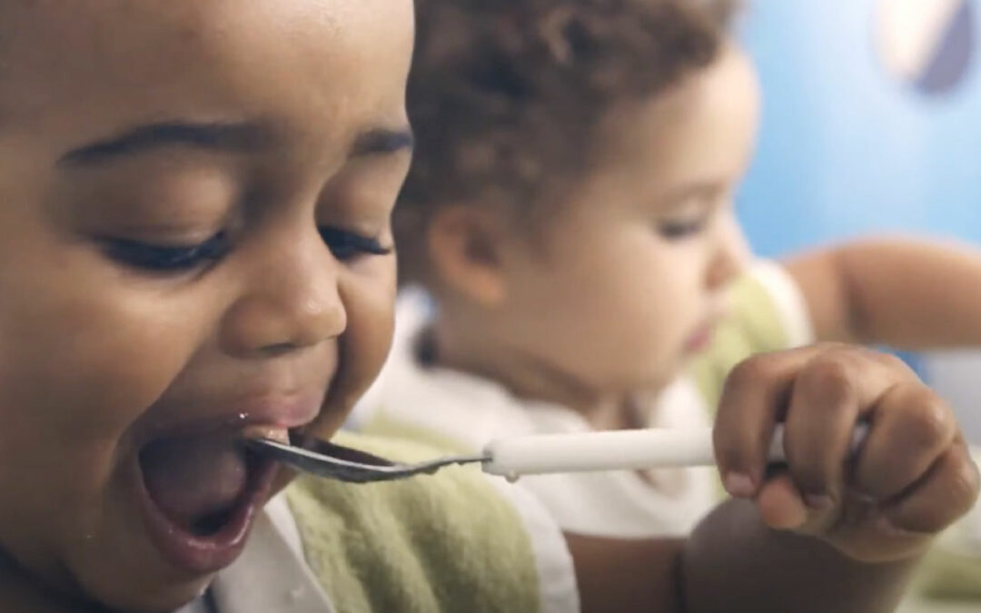 Comment donner envie aux enfants de manger sainement et de jouer activement ?