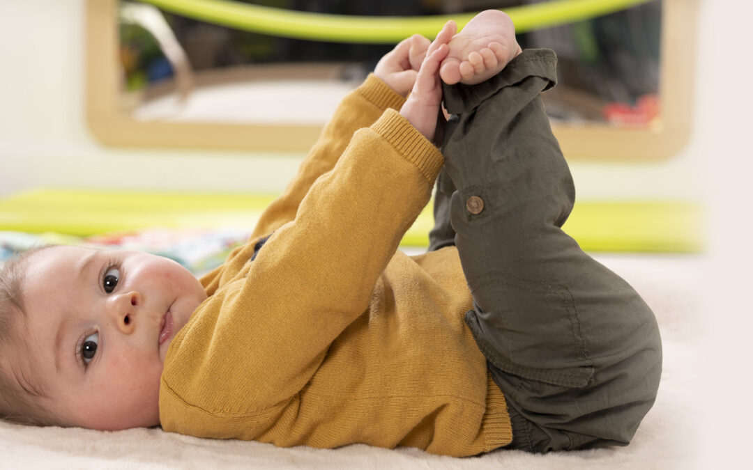 Comment favoriser l’éveil de Bébé en aménageant un Nido Montessori ?