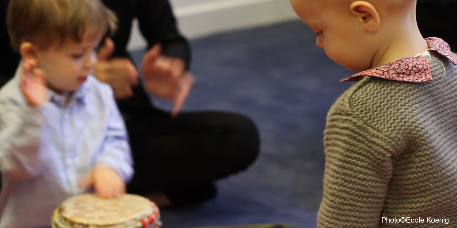 enfant avec instruments la musique et ses bienfaits par l'école Koenig blog wesco