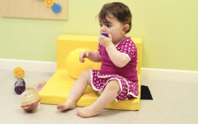 Pourquoi les enfants mettent-ils tant d’objets dans leur bouche ?