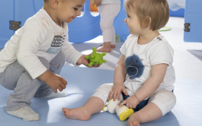 6 activités pour aider votre bébé à coopérer et à développer son super-pouvoir d’empathie