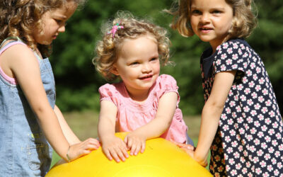 7 activités à faire avec les enfants en maternelle pour développer leur empathie et leur esprit de coopération