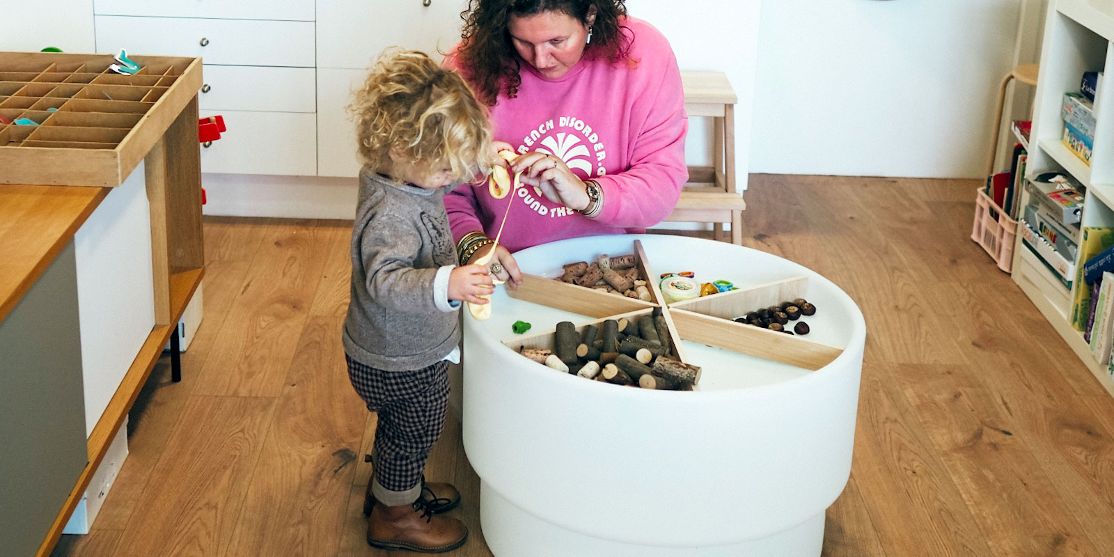 orthophoniste et enfant dans un cabinet blog wesco