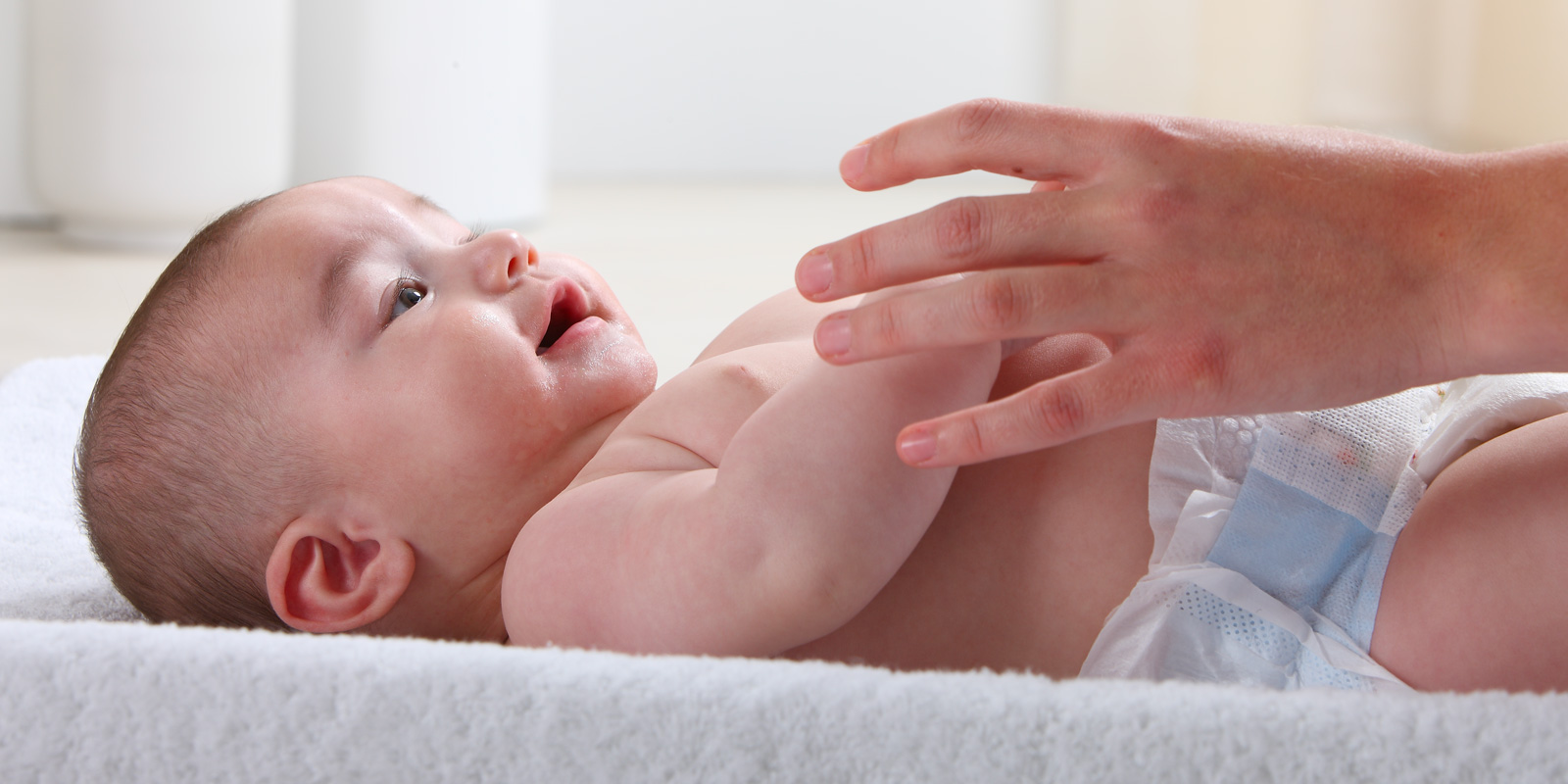 bébé table à langer bain enveloppé le blog wesco