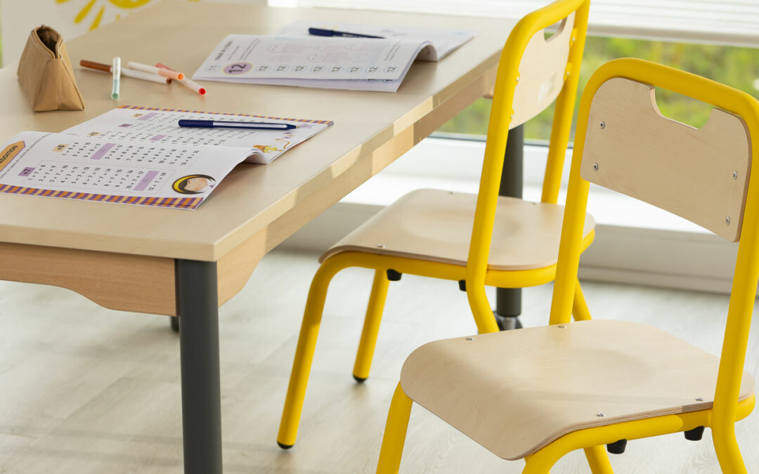 Guide d’achat : comment choisir des chaises d’école adaptées aux enfants en collectivité ?