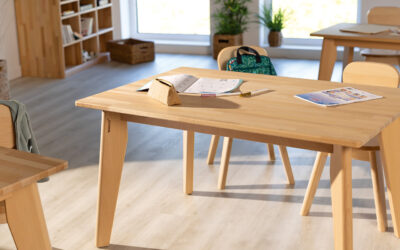 Guide d’achat pour choisir une table enfant adaptée aux structures d’accueil collectif